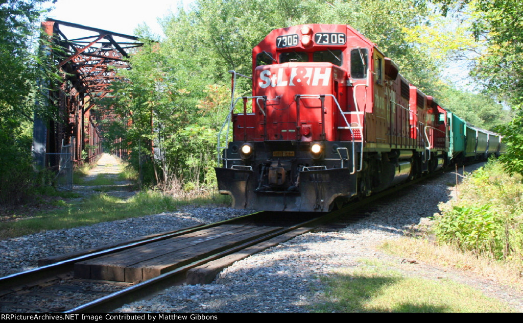 D&H train 512 at the abandoned Reading bridge-date approximate